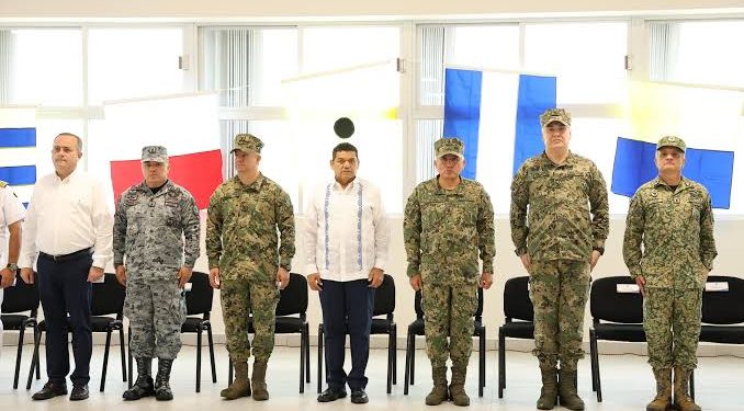 Asiste el gobernador Javier May a la toma de protesta del nuevo Comandante de Tercera Región Naval, Juan Carlos Vera