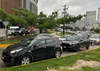 Fuertes lluvias provocan inundaciones y caos vial en Cancún