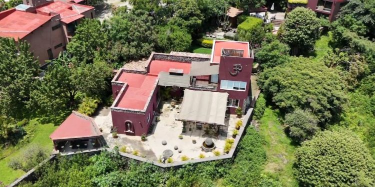 Gobierno de Morelos exhorta a Noroña a pagar impuestos por su casa en Tepoztlán
