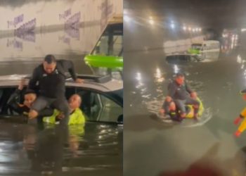 Héroes bajo la lluvia: Policías rescatan a 63 pasajeros de microbús varado en Río Churubusco