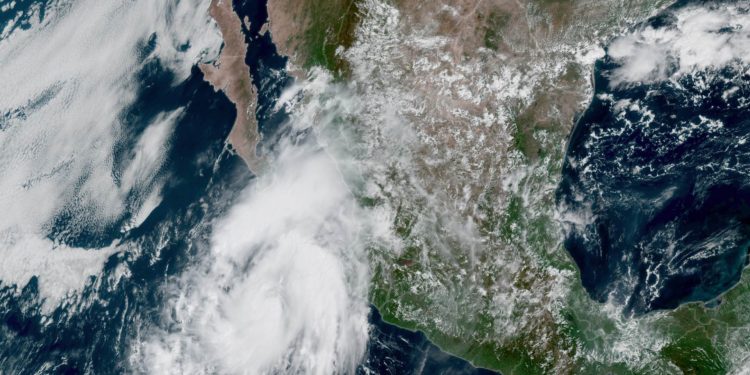 Alerta en el Pacífico: Tormenta tropical “Lorena” podría convertirse en huracán categoría 1 y tocar tierra en Baja California Sur