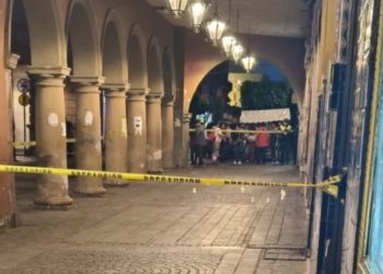 Balacera frente a la Presidencia Municipal de Celaya deja un presunto agresor muerto y dos heridos