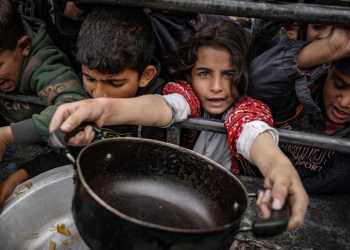 Gazatíes racionan alimentos ante temor de un nuevo rompimiento del alto el fuego
