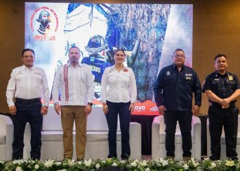 Inaugura Estefanía Mercado el Congreso Nacional de Bomberos, Playa del Carmen 2025