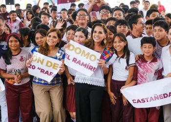 Entrega Mara Lezama domo nuevo a 950 estudiantes de la técnica 20 “Rafael Ramírez Castañeda”, de Cancún