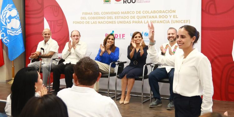 Ana Paty Peralta atestigua firma de convenio entre Gobierno del Estado y Unicef