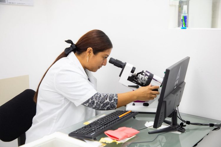 Gobierno de Estefanía Mercado impulsa exámenes gratuitos de detección de cáncer de mama durante todo el mes de octubre