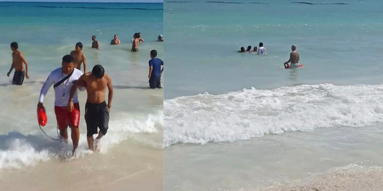 Guardavidas salvan a dos hombres de ahogarse en Playa del Carmen