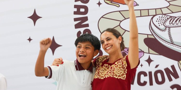 Avanza entrega de tenis en escuelas públicas de nivel básico en BJ