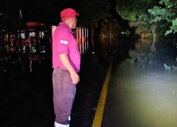 Evacúan a familias en Balancán tras el desbordamiento del arroyo “El Chorrito”