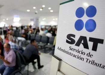 Empleados del SAT suspenden labores en todo el país para exigir mejoras salariales