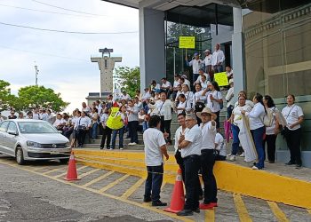 Protestan trabajadores del TSJ; exigen homologación salarial con burócratas federales