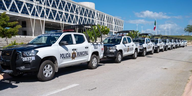 Entregan 17 patrullas nuevas a siete municipios de Campeche