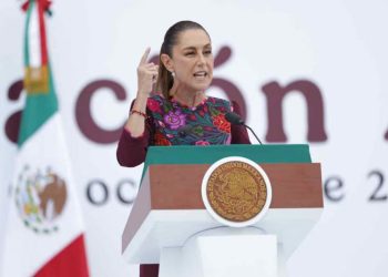 Sheinbaum destaca economía fuerte y reducción de pobreza en su primer año de gobierno