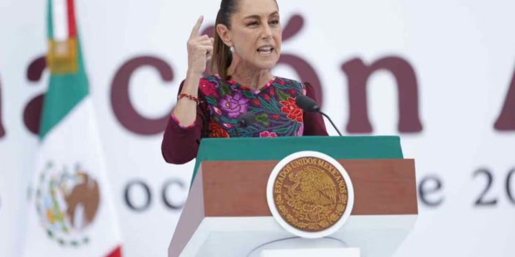 Sheinbaum destaca economía fuerte y reducción de pobreza en su primer año de gobierno