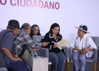 Encabeza Clara Brugada audiencia ciudadana en el Zócalo capitalino, con asistencia de más de 2 mil personas