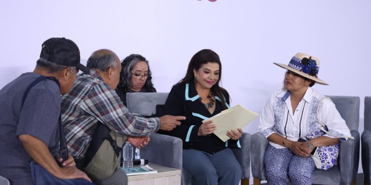 Encabeza Clara Brugada audiencia ciudadana en el Zócalo capitalino, con asistencia de más de 2 mil personas