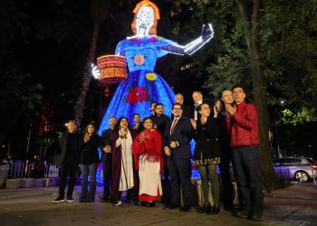Encabeza Clara Brugada apertura de la exposición lumínica «Sólo la Luz», en Paseo de la Reforma