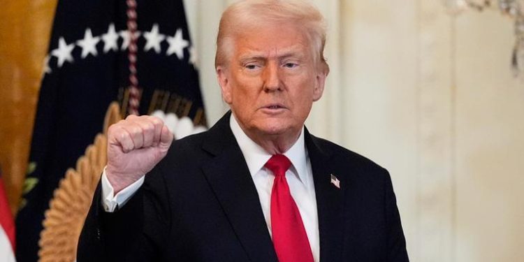 Trump amenaza con elevar aranceles a China tras nuevos controles de exportación