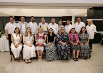 Gobierno del Estado reconoce labor del notariado yucateco en su día