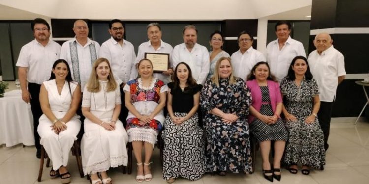 Gobierno del Estado reconoce labor del notariado yucateco en su día