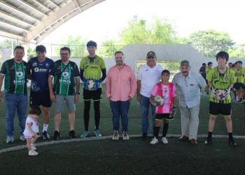 Rehabilitan cancha de futbol rápido del parque lineal Los Paseos