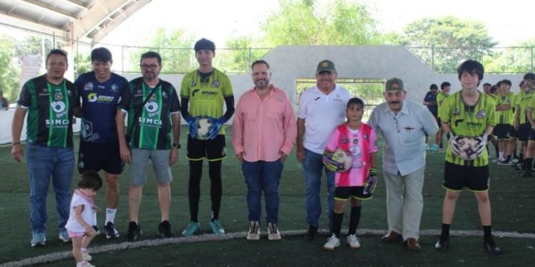 Rehabilitan cancha de futbol rápido del parque lineal Los Paseos