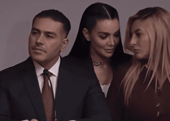 Funcionarias protagonizan incómodo momento por un lugar junto a Omar García Harfuch