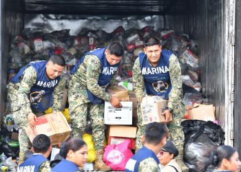 Tabasco refuerza apoyo a Veracruz con envío de víveres y maquinaria