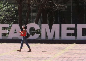 UNAM suspende clases en Medicina tras intentos de irrupción de encapuchados