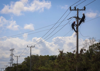 Gobierno impulsa repavimentación y ampliación eléctrica en más de 100 comunidades