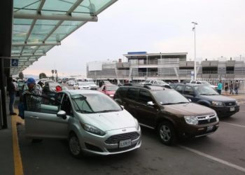 SICT aclara que Uber no tiene permiso para operar en aeropuertos del país