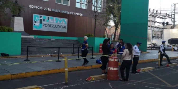 Balean a abogado frente a Ciudad Judicial; menor de 17 años es detenido