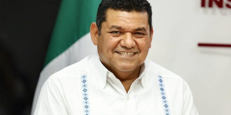 Javier May presume estar entre los 10 gobernadores mejor evaluados del país