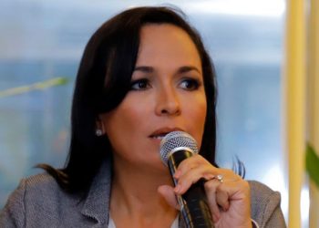 Laura Fernández obtiene suspensión definitiva de su inhabilitación como funcionaria
