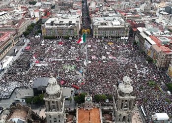 Más de 400 mil personas llenan el Zócalo por el primer aniversario de Claudia Sheinbaum en la presidencia