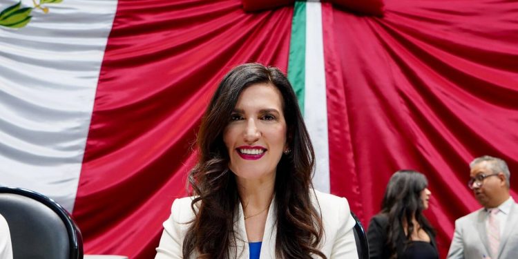 Kenia López Rabadán apuesta por un Congreso de diálogo plural y equilibrado