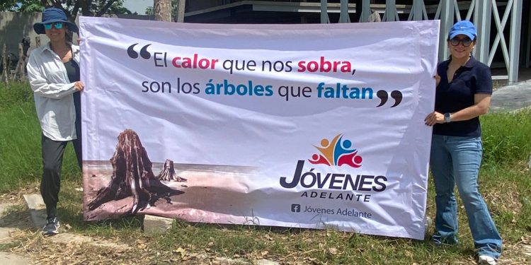 Ale Balderas encabeza campaña de reforestación en El Country