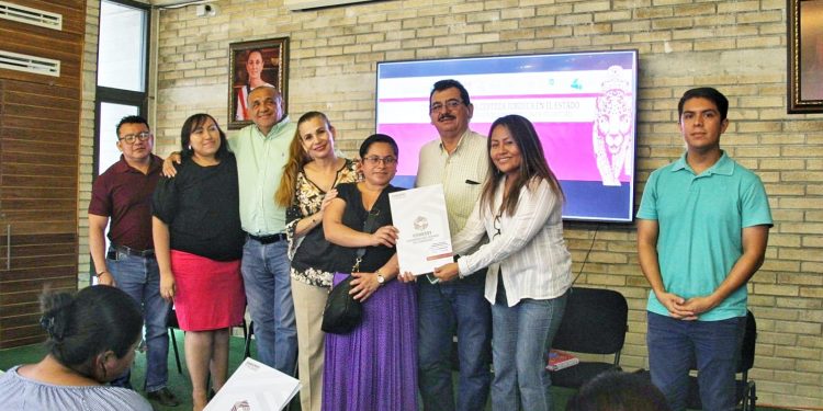 Entregan 42 escrituras y títulos de propiedad en Escárcega a través del programa de certeza jurídica