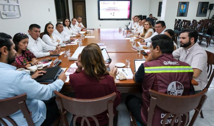 Rafael Hernández Kotasek desfalcó el “Va y Ven” con miles de millones, hoy se protege en Quintana Roo operando un desfalco similar, va por recursos municipales de multas de tránsito, la extorsión su finalidad