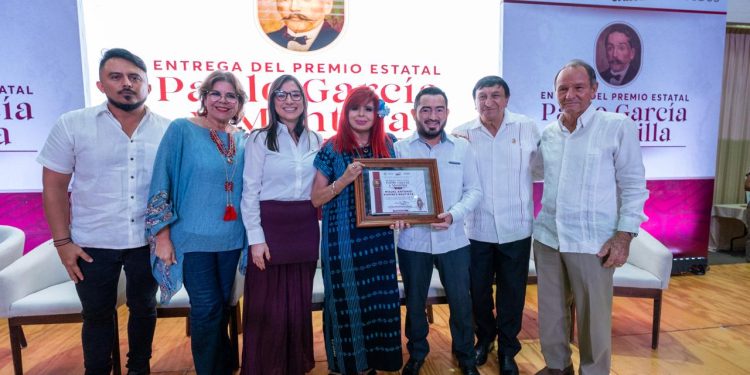 “Los jóvenes son nuestra motivación, nuestro futuro, la esperanza de este país que crece a como de lugar”: Layda Sansores