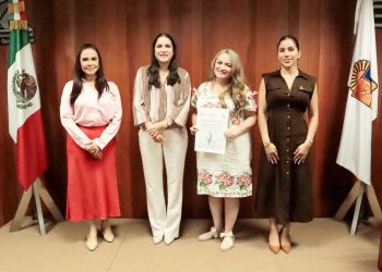 El TEQROO realiza plática de sensibilización y prevención del cáncer de mama