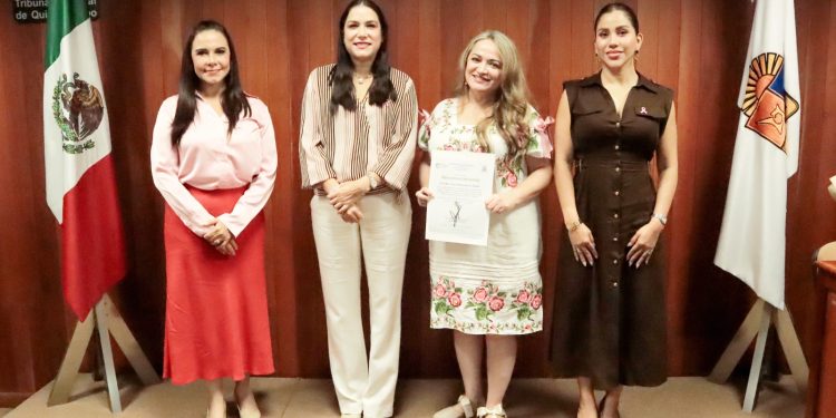 El TEQROO realiza plática de sensibilización y prevención del cáncer de mama