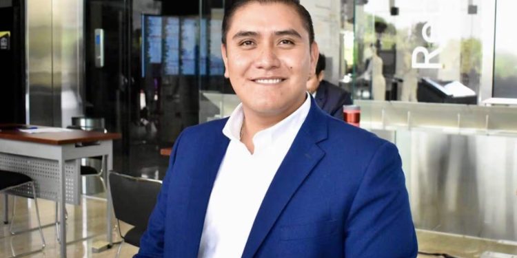 Polémica en el Congreso por iniciativa que busca castigar el uso de memes y stickers