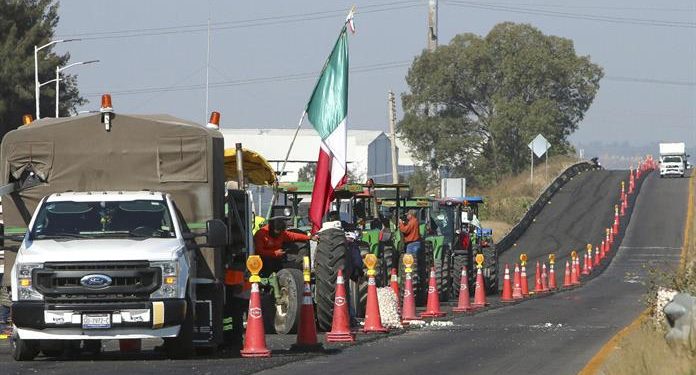 México llama al diálogo con agricultores en medio de bloqueos por precio del maíz