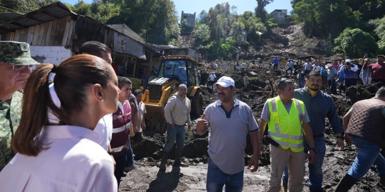 Sheinbaum recorre zonas afectadas por lluvias en cinco estados del país