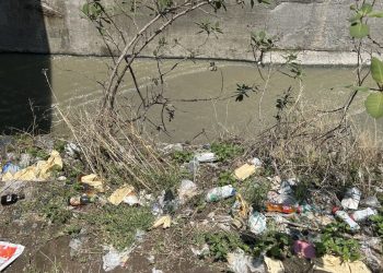 Basura y lluvias extremas colapsan el drenaje de la Ciudad de México