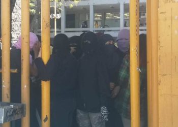 Encapuchados bloquean la Preparatoria 8 de la UNAM tras nuevas tensiones en planteles
