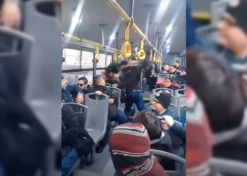 Pasajeros frustran asalto en autobús y golpean a presunto ladrón entre CDMX y Edomex: “Háblale a la patrulla”