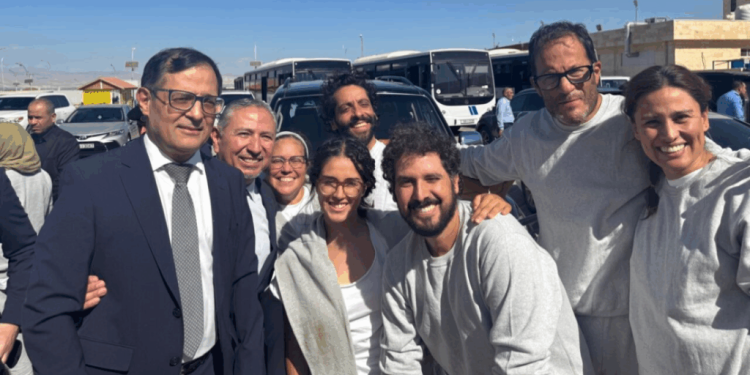 Regresan a México integrantes de la Flotilla Global Sumud detenidos en Israel